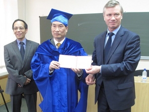 พิธีประกาศเกียรติคุณศาสตราจารย์กิตติมศักดิ์ให้แก่ศ. Dao Trong Thi นายกสมาคมมิตรภาพเวียดนาม - รัสเซีย